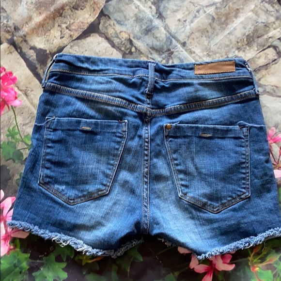 H&M High Rise Shorts - Picture 2 of 6